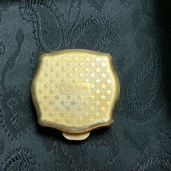 Vintage Stratton Floral Small Gold Tone Pillbox Made in England - Picture 3 of 7